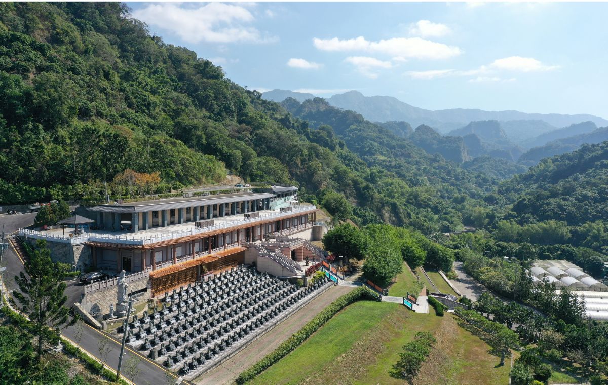 位於台中太平的龍巖寶山陵園